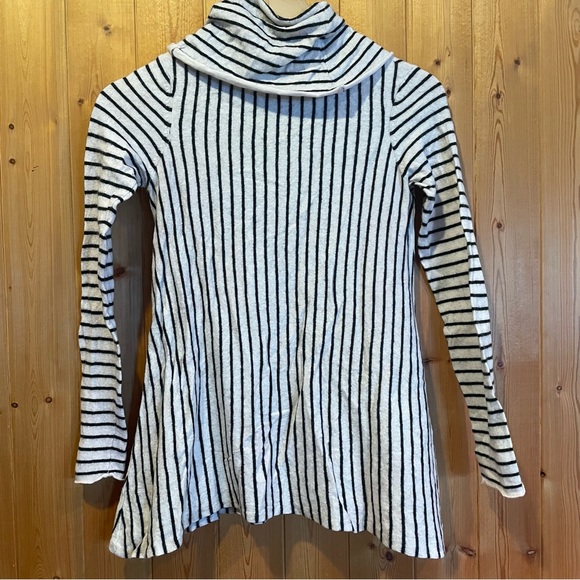 Chelsea & Theodore Striped Sweater - Picture 3 of 4